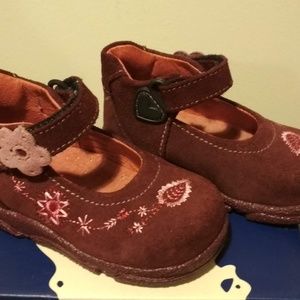 melania suede girl shoes. size 20 (US4 infant)